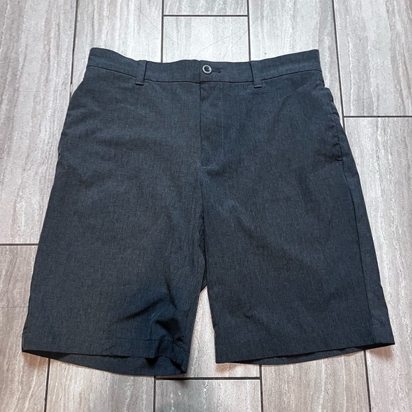 IZOD Men’s Athletic Hybrid Shorts Size 30 - Picture 1 of 5